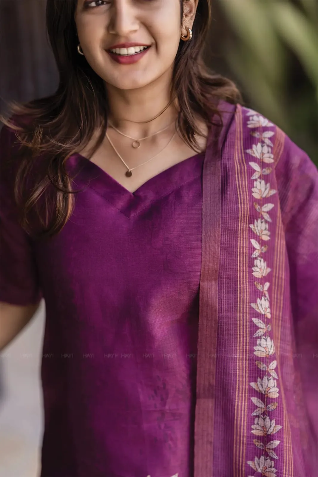 Magenta Pure Zarna Silk Printed Readymade Kurti With Dupatta - Image 4