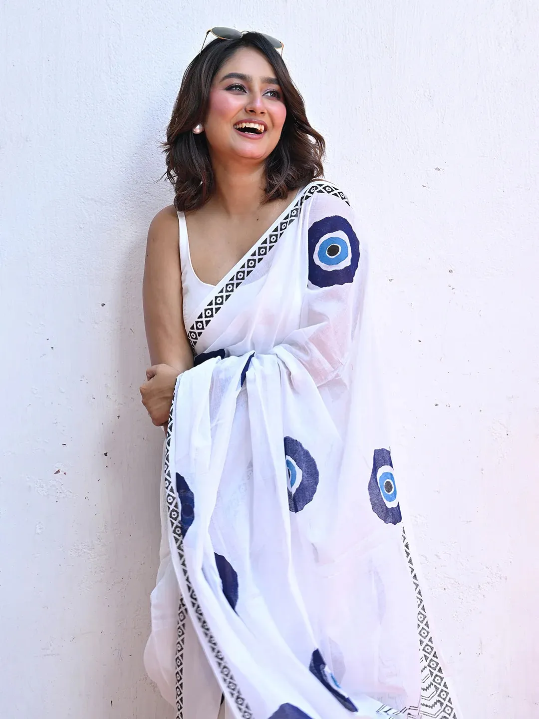 White Lightweight Daily Wear Digital Printed Linen Saree - Image 2