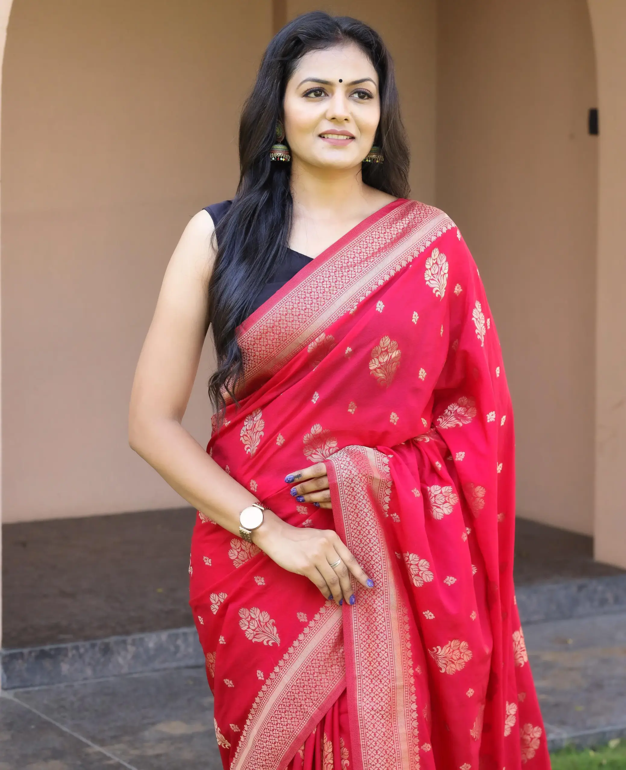 Magenta Soft Lichi Silk Weaving Work Saree - Image 2