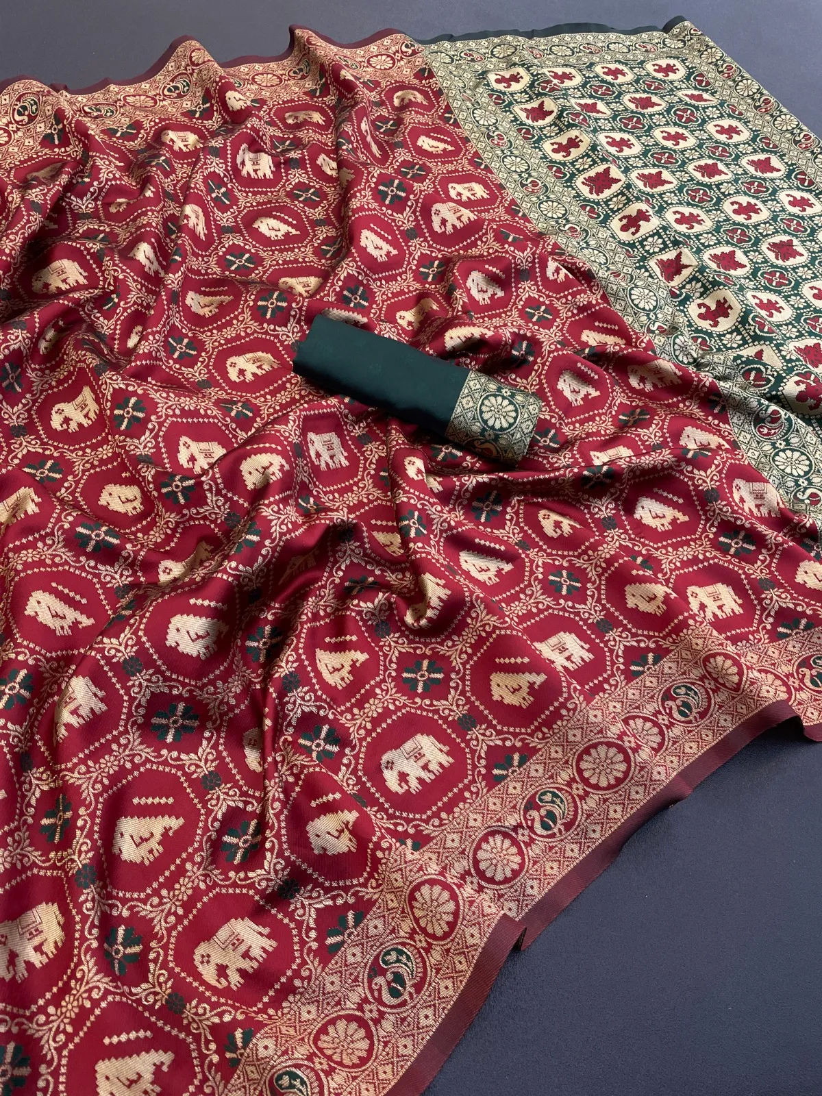 Maroon Banarasi Silk Weaving Work Rich Pallu Saree - Image 2