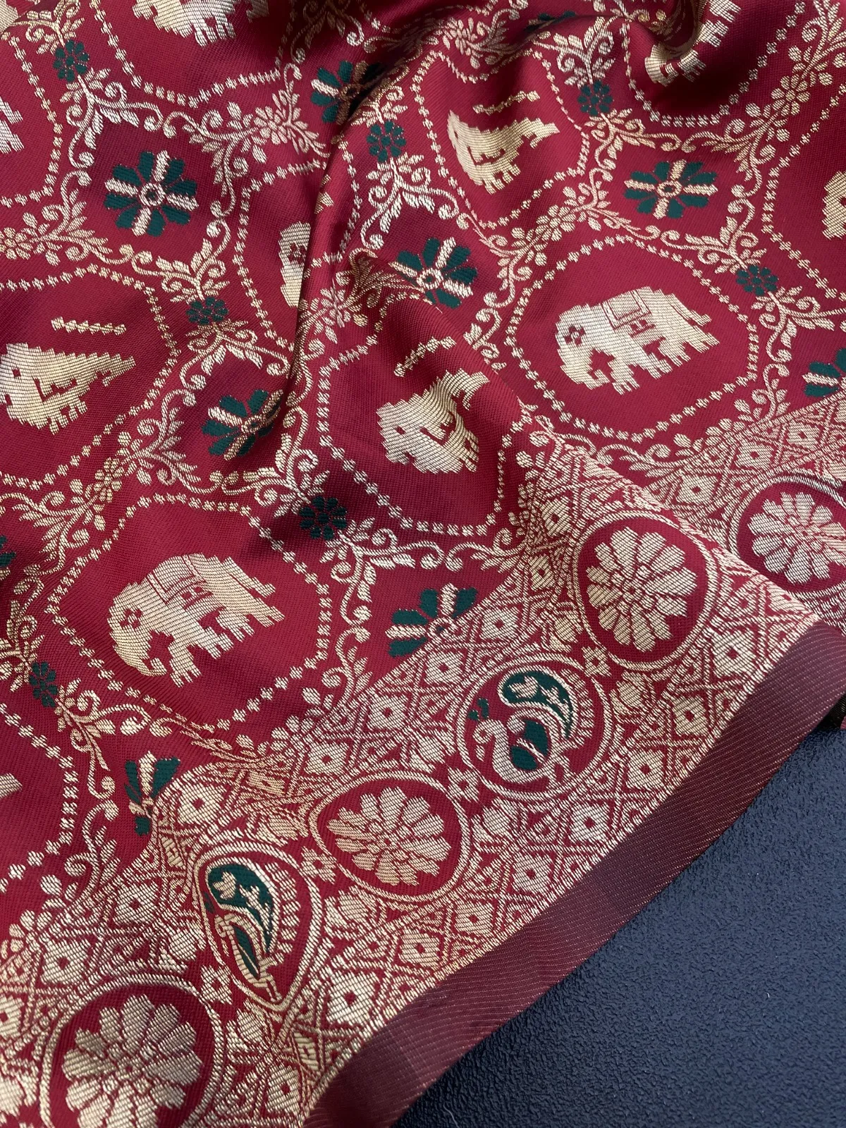 Maroon Banarasi Silk Weaving Work Rich Pallu Saree - Image 3