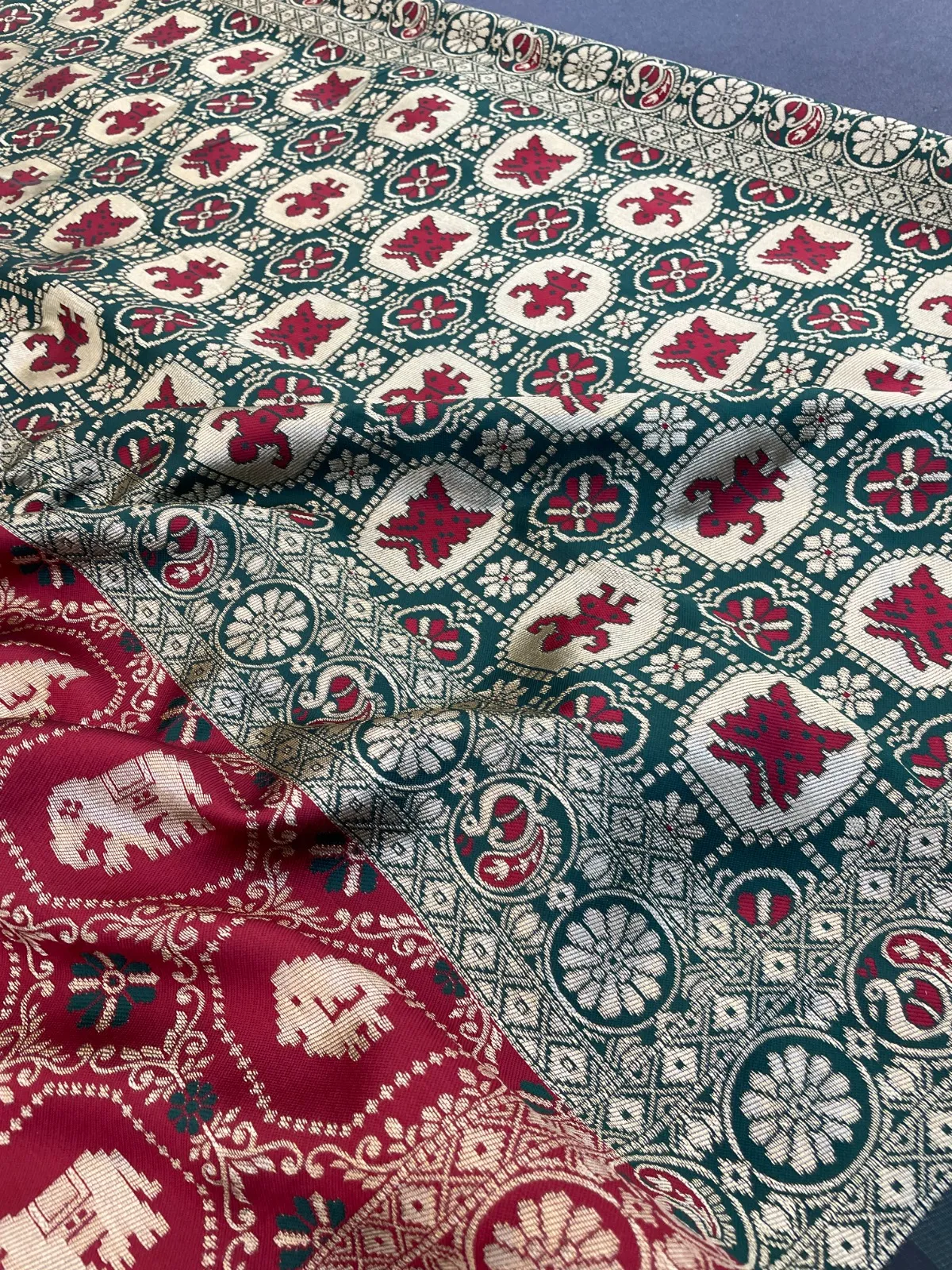 Maroon Banarasi Silk Weaving Work Rich Pallu Saree - Image 4