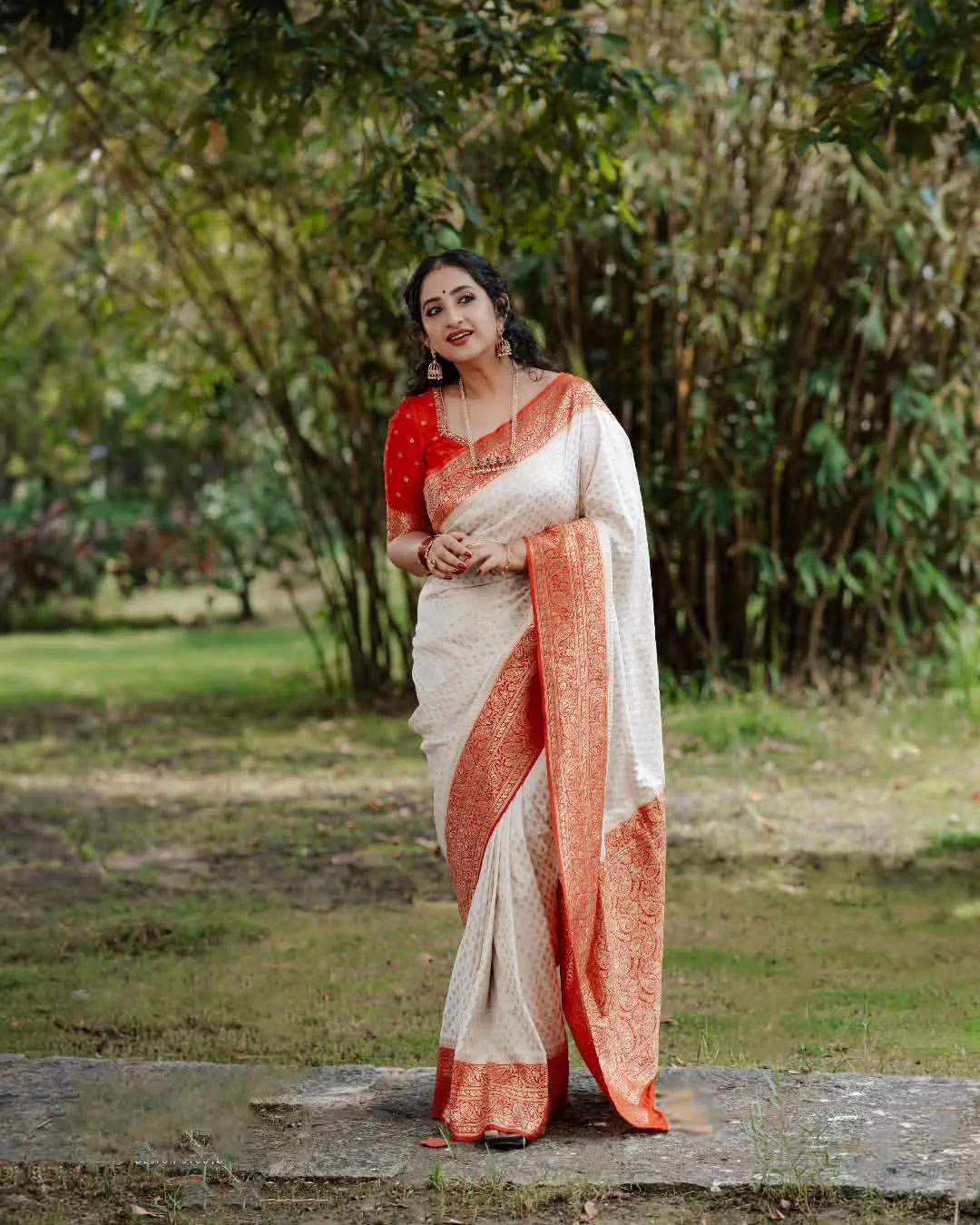 White Lichi Silk Weaving Work Saree - Image 2