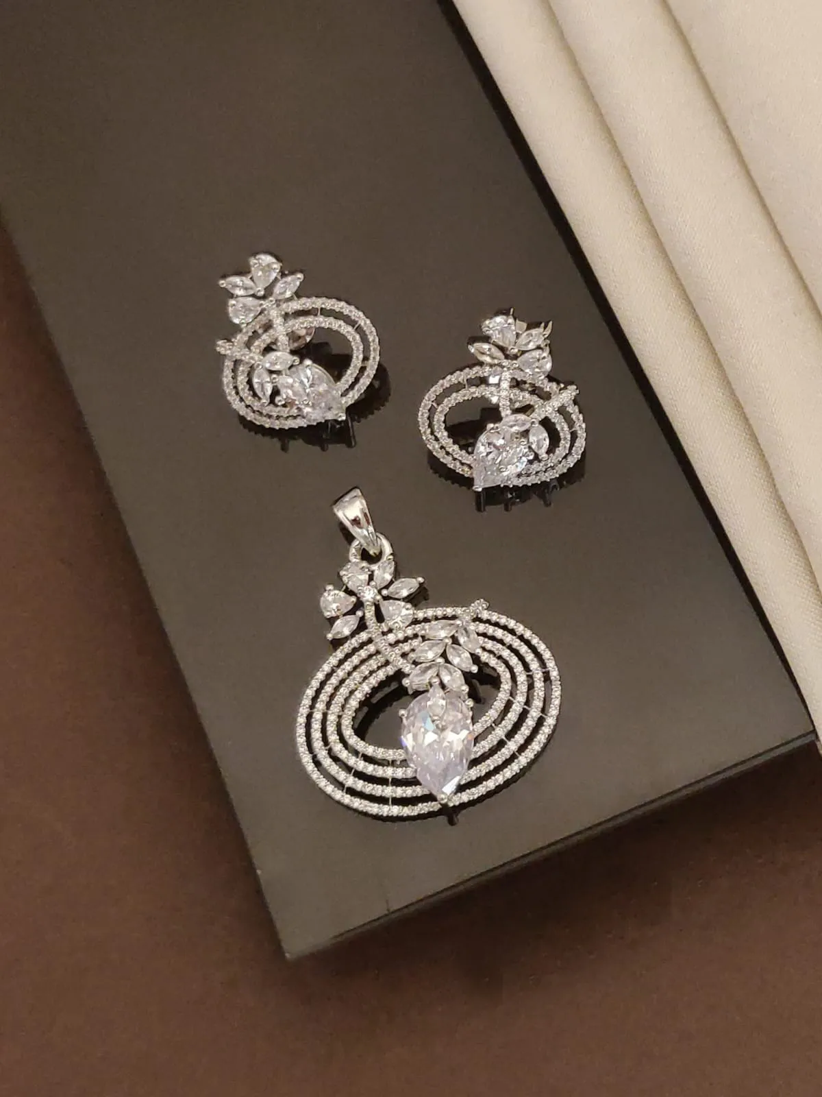 White American Diamond Pendant Set