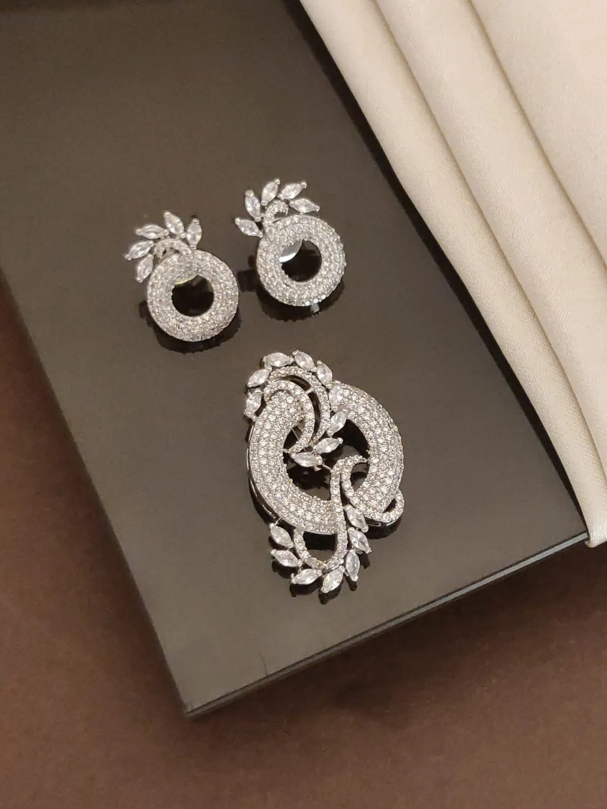 White American Diamond (AD) Contemporary Swirl Set