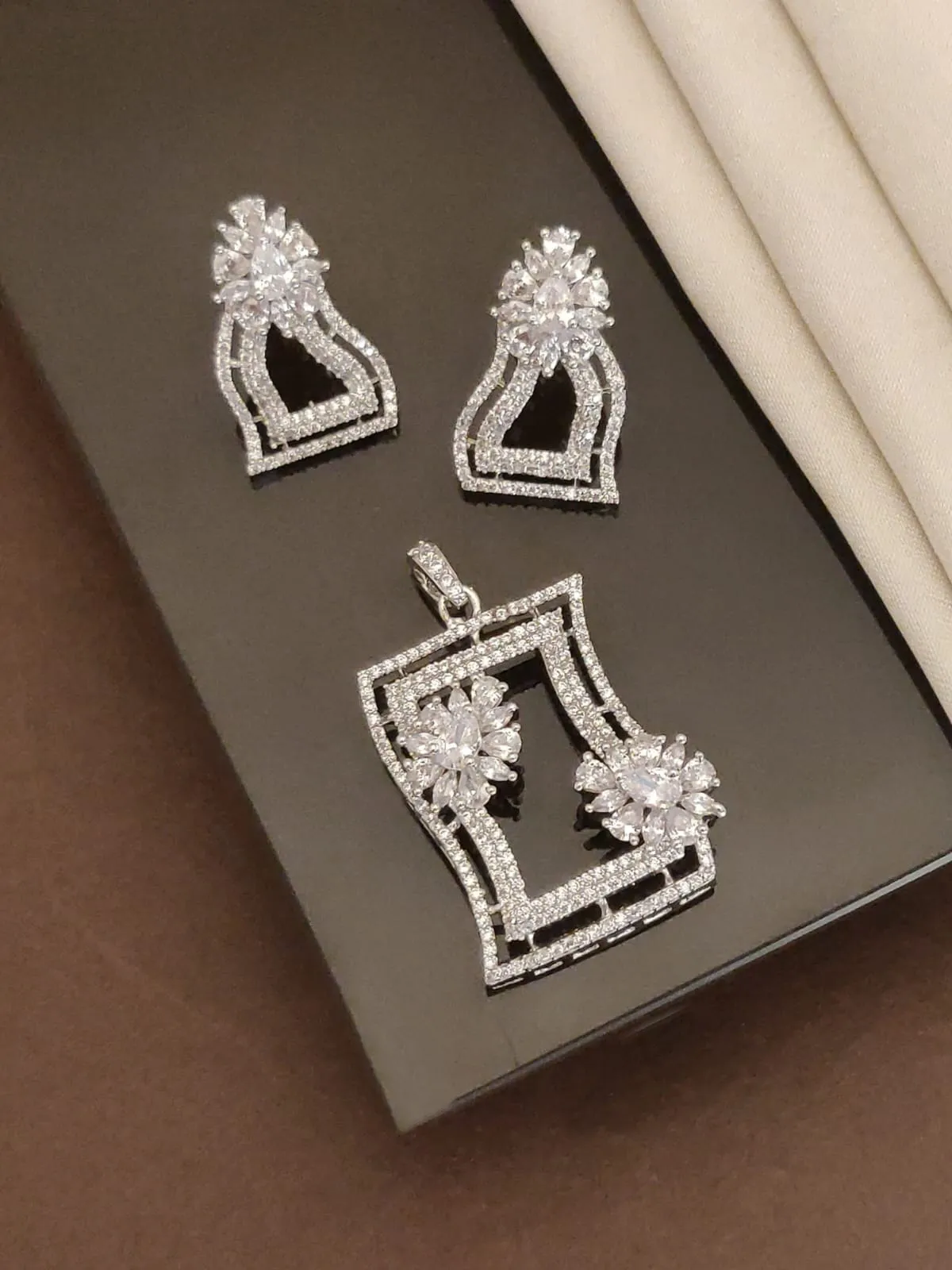 White American Diamond (AD) Pendant Set