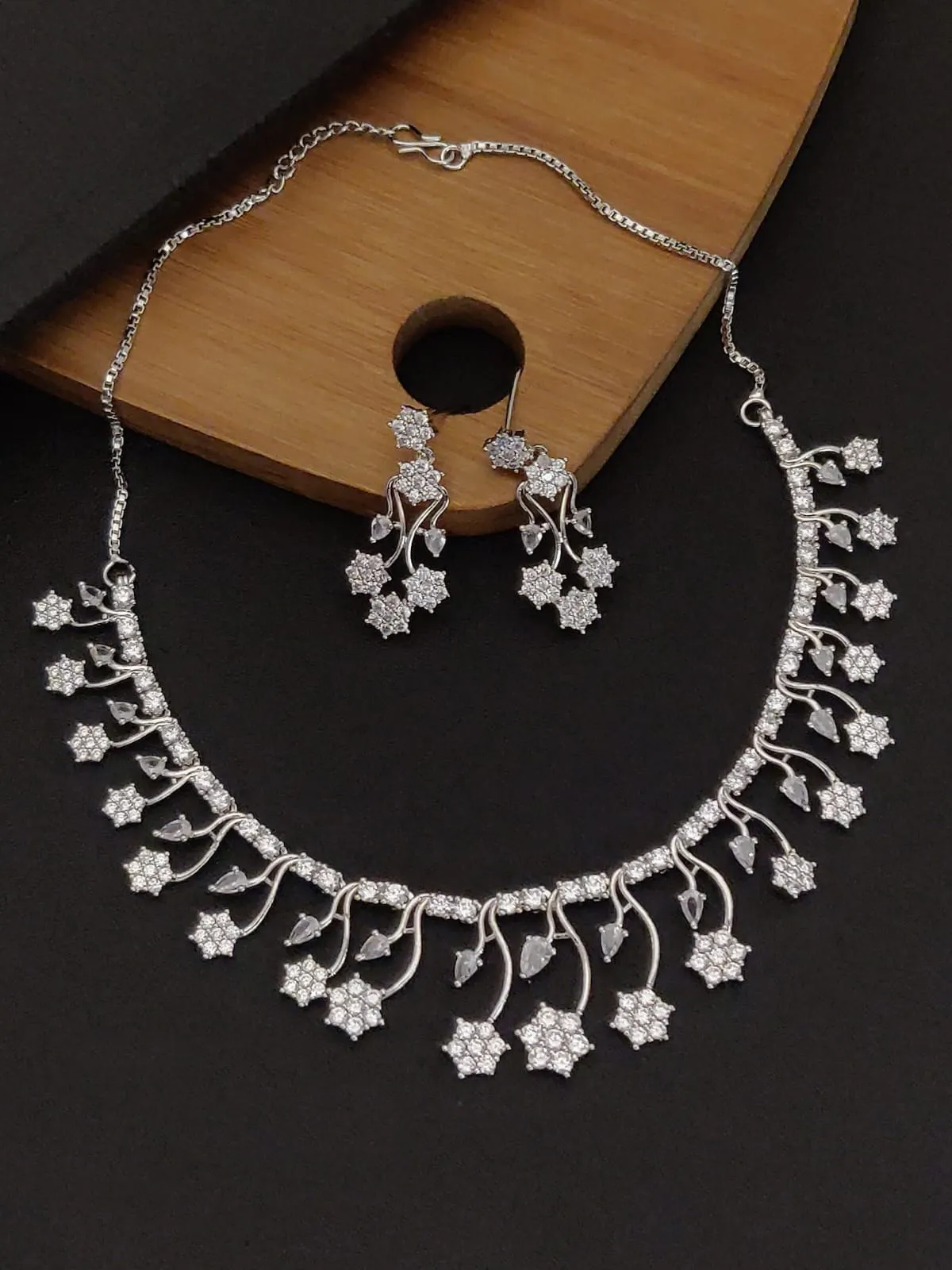 Silver-Plated Star & Leaf Dangle Necklace Set with Floral Earrings