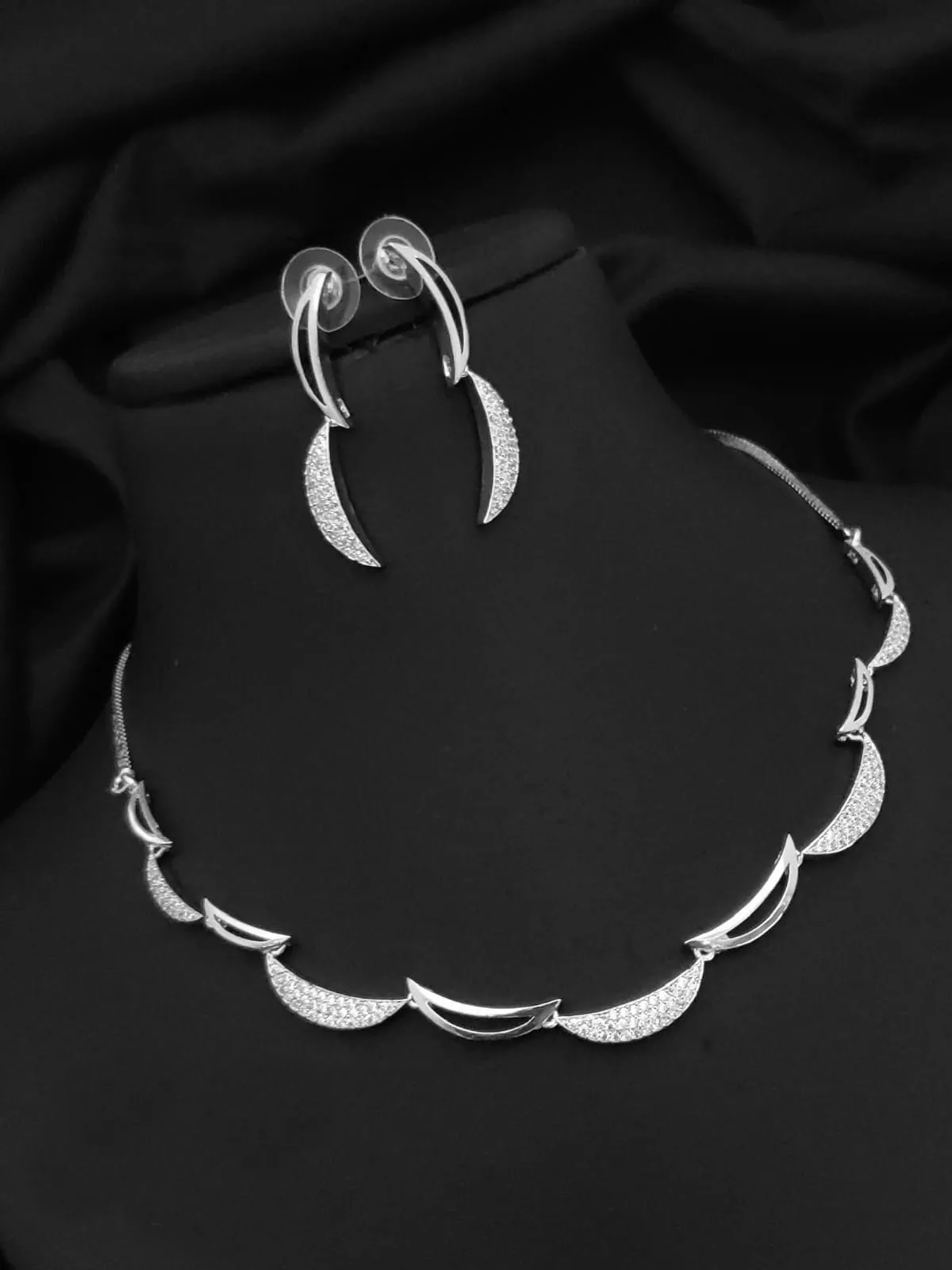 Silver-Plated Zig-Zag Crystal Necklace with Pink Pear-Drop Stones