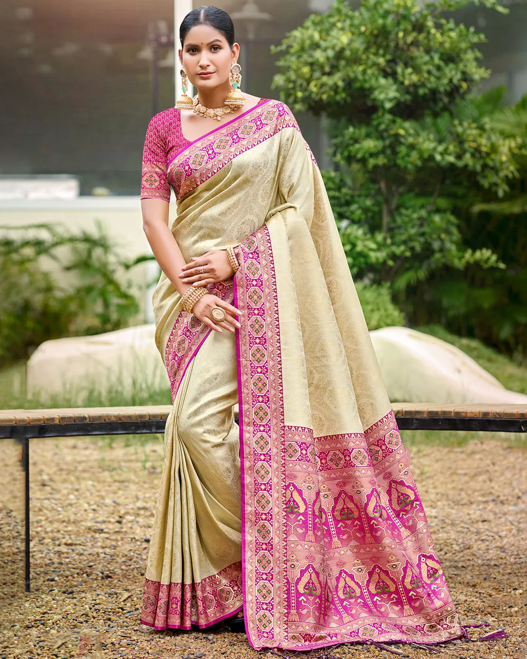 Beige and Magenta Silk Handloom Traditional Saree