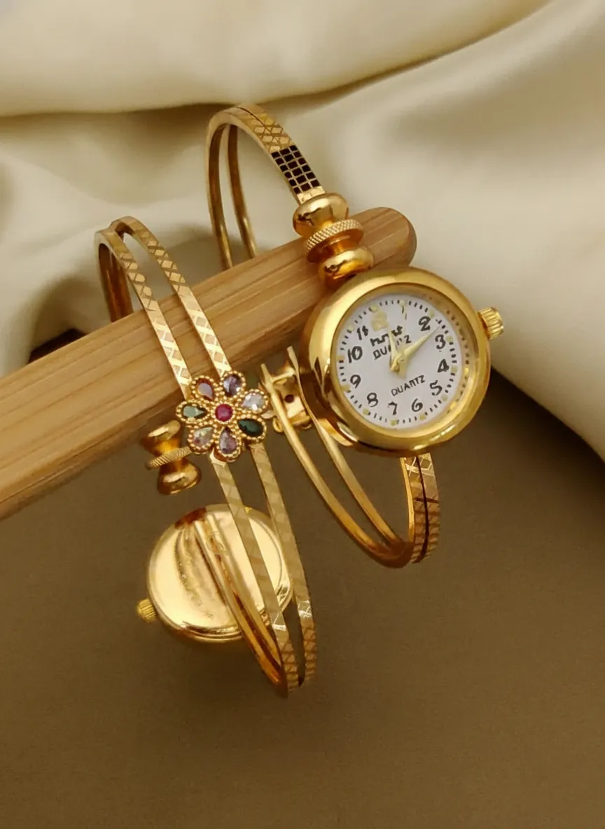 Modern Analog Timepiece with High-Contrast White Dial