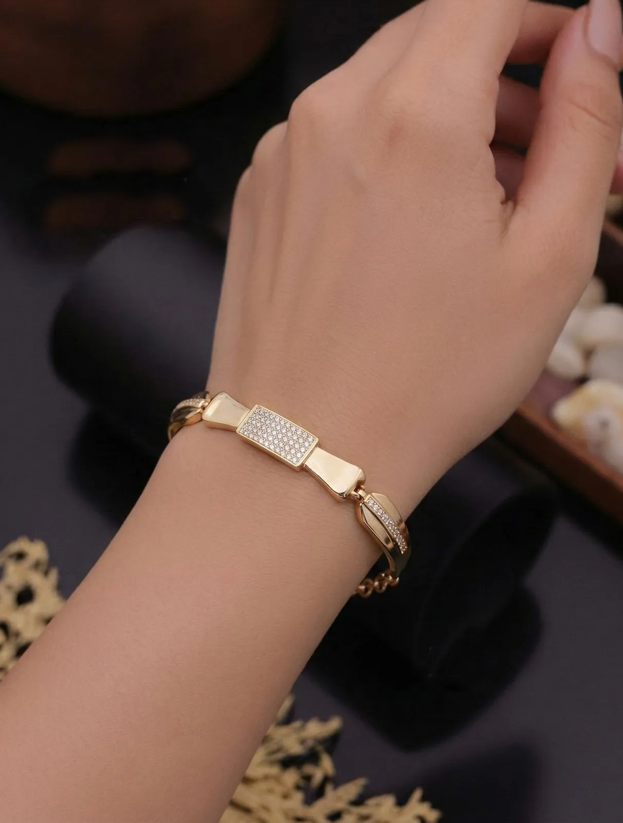 Lead & Nickel Free Gold-Plated Anti-Tarnish AD Bracelet
