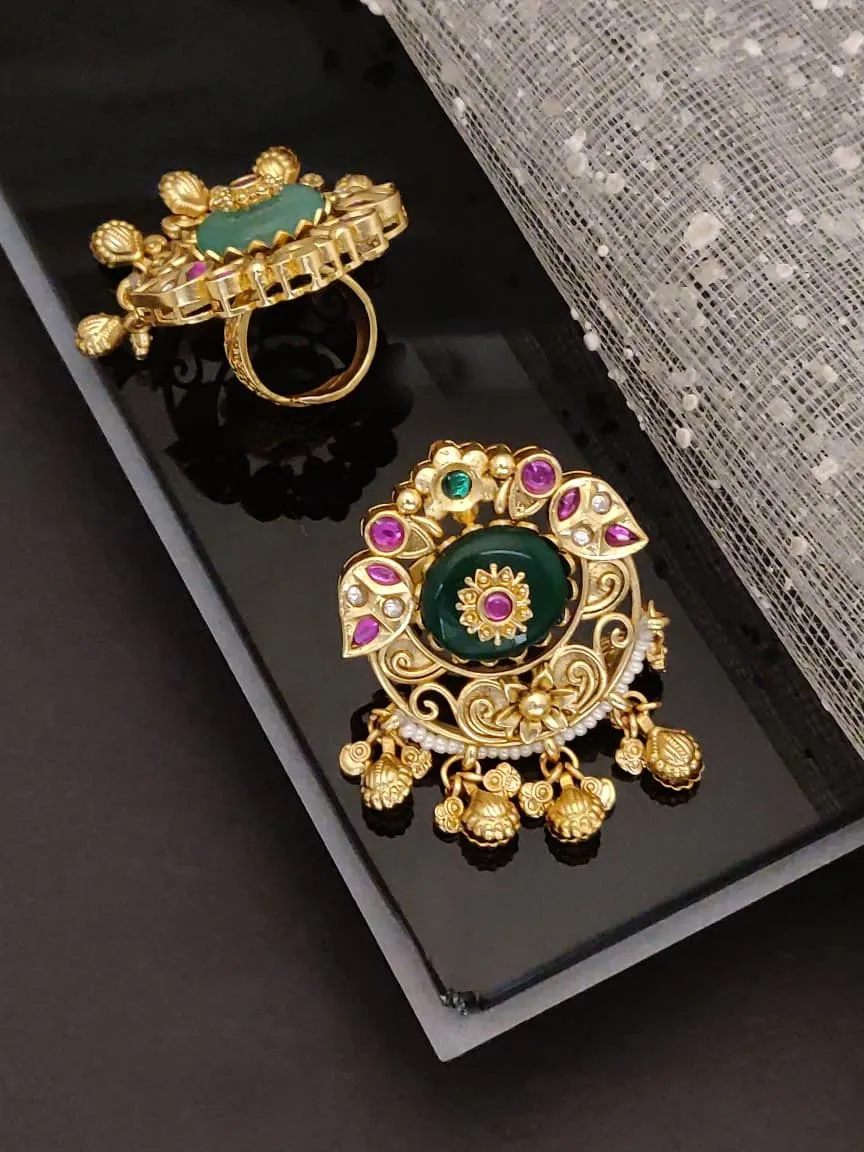 Dark Green Round Stone Antique Gold Heritage Ring