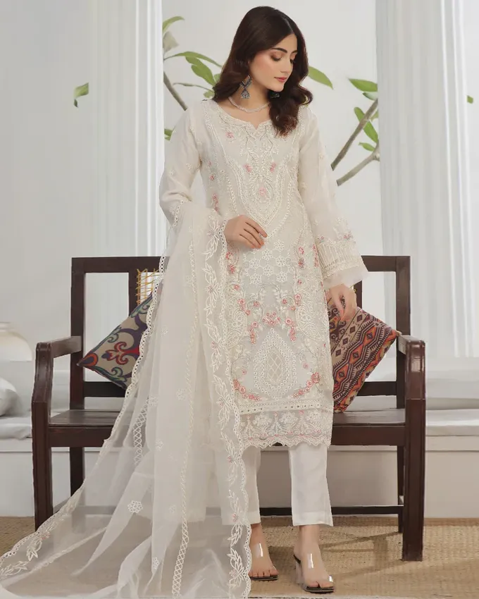 White Heavy Faux Georgette Heavy Embroidered Pakistani Suit