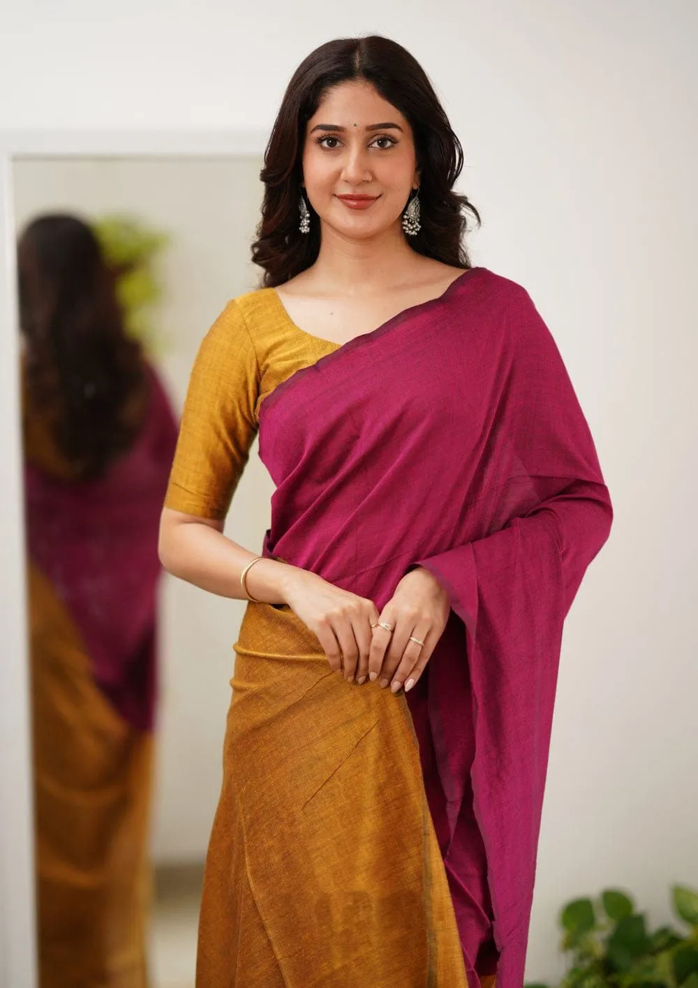 Pink Linen Plain Daily Wear Saree With Tassels - Image 2