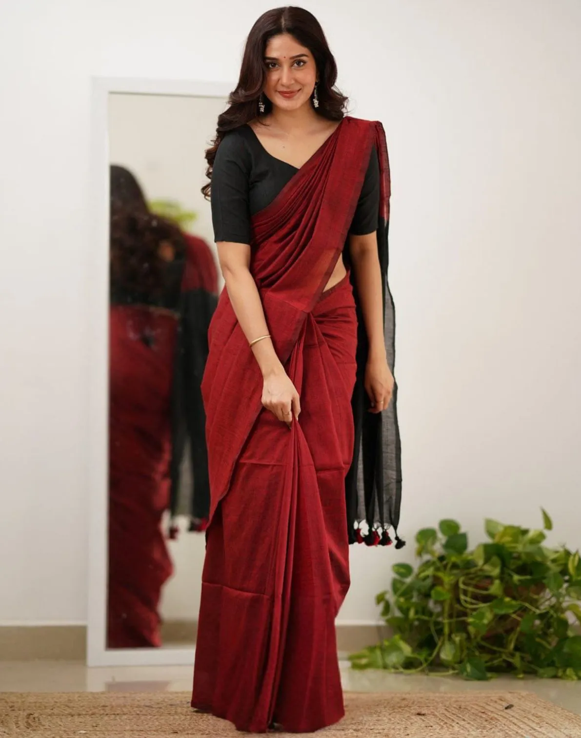 Red Linen Plain Daily Wear Saree With Tassels