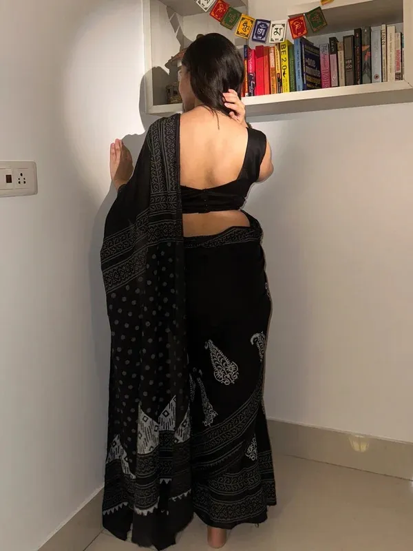 Black Linen Digital Printed Daily Wear Saree - Image 2