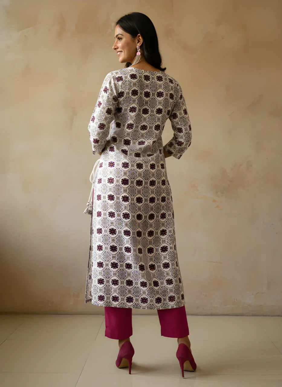 White Cotton Round Neck Floral Printed Regular Fit Women's Kurti - Image 3