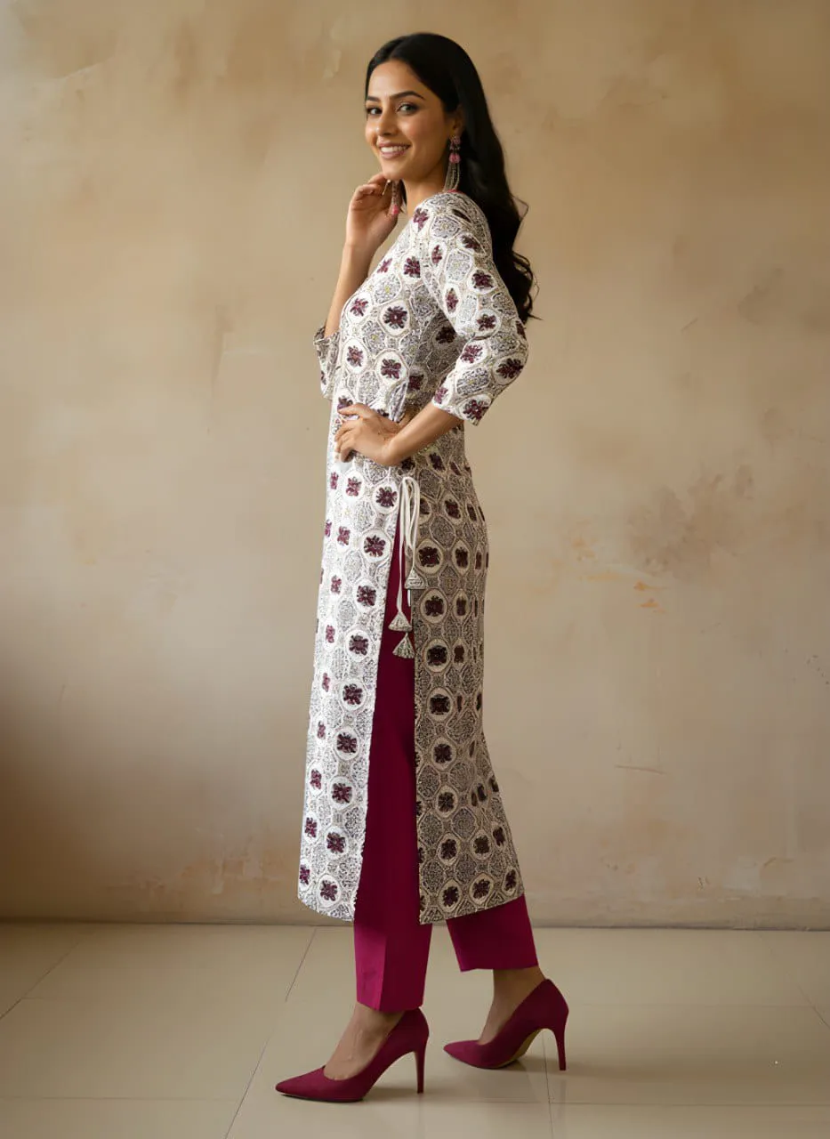 White Cotton Round Neck Floral Printed Regular Fit Women's Kurti - Image 2