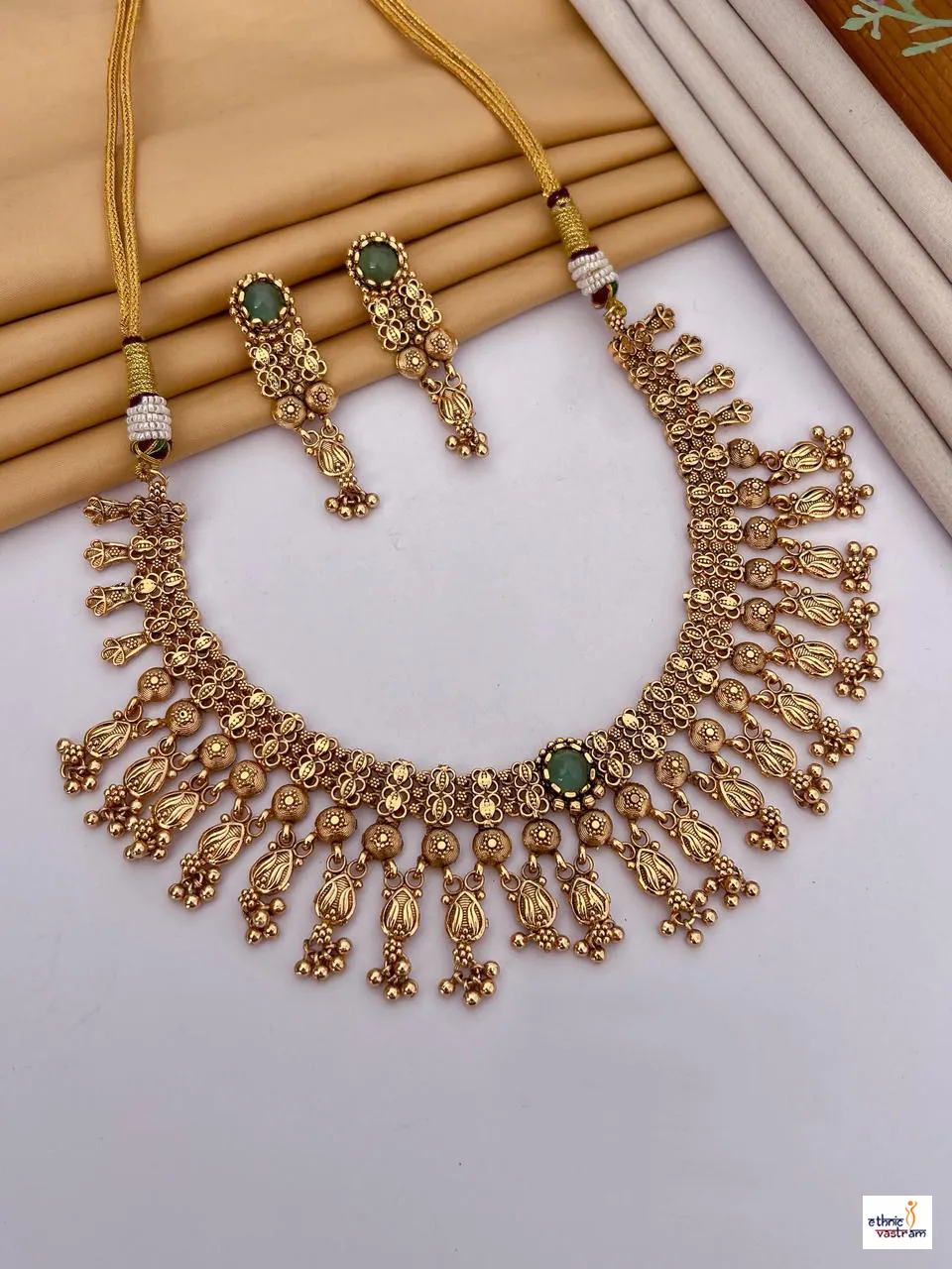 Pastel Mint Green Stone Gold-Plated Collar Necklace Set