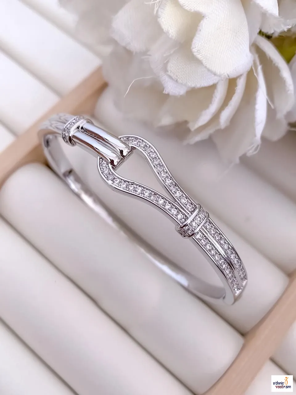 Silver-Plated Knot Design Designer Kada Bracelet For Women