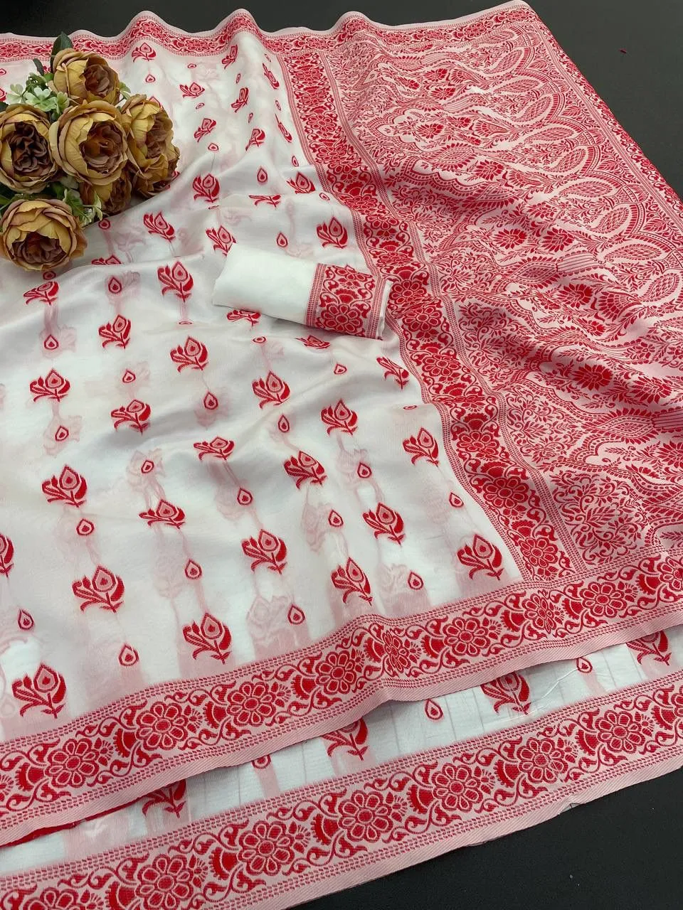 White Soft Linen Cotton Slub Weaving Work Saree - Image 3