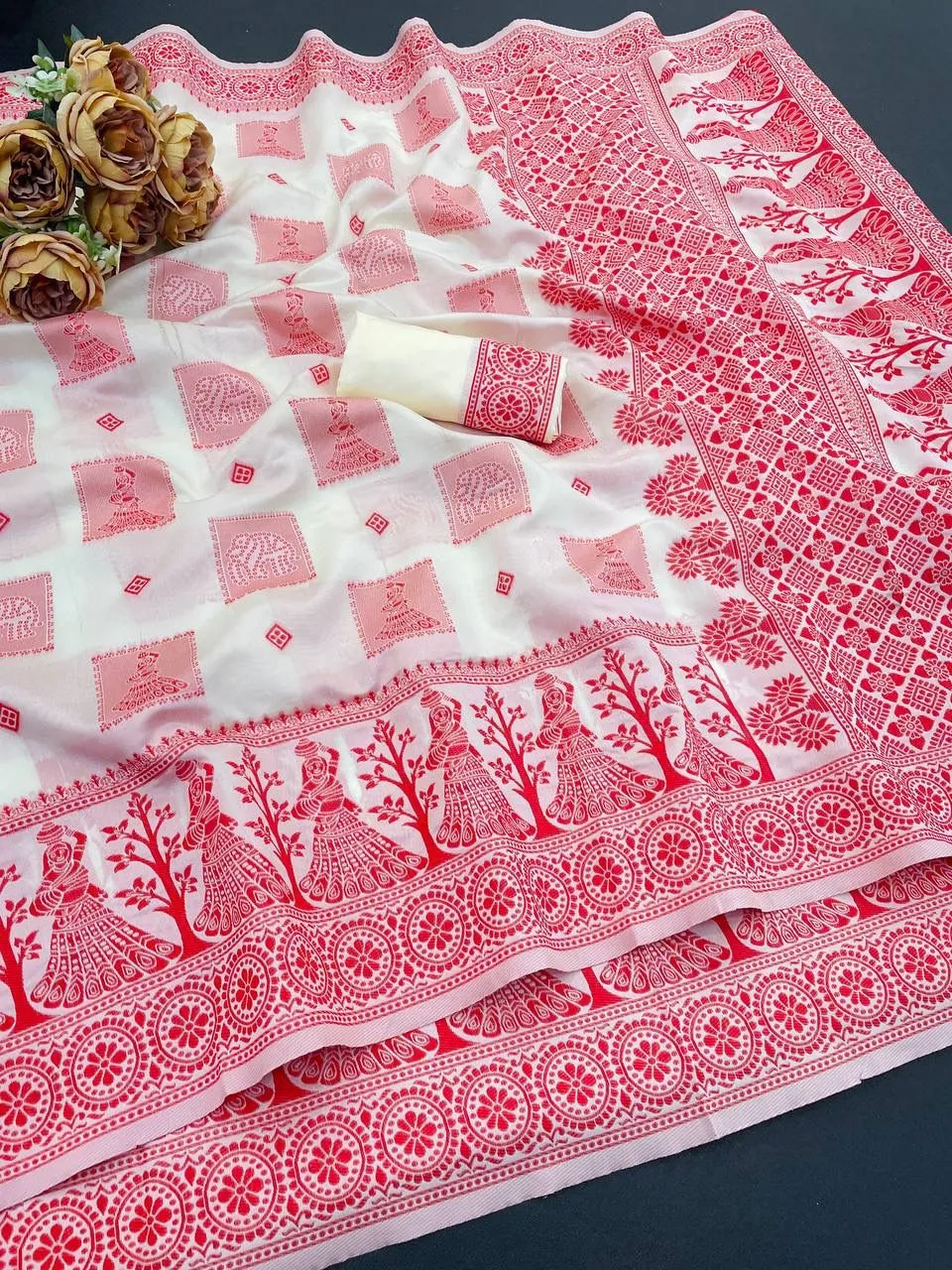 White Soft Linen Cotton Slub Weaving Work Saree - Image 4