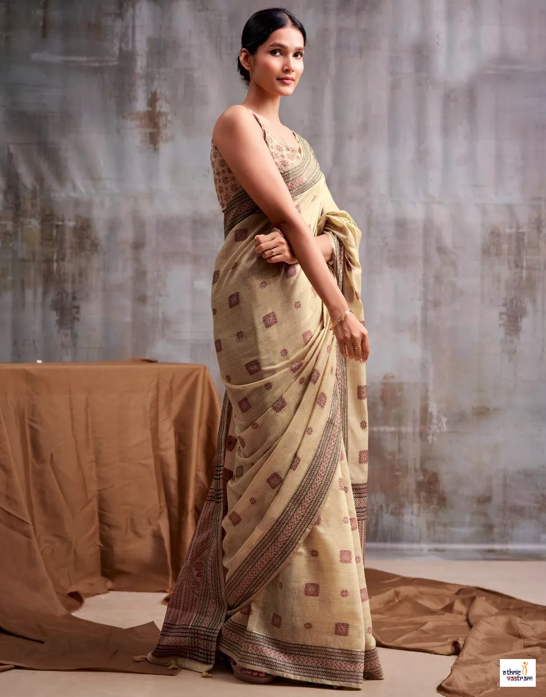 Women Beige Modal Cotton Block Printed Saree - Image 3